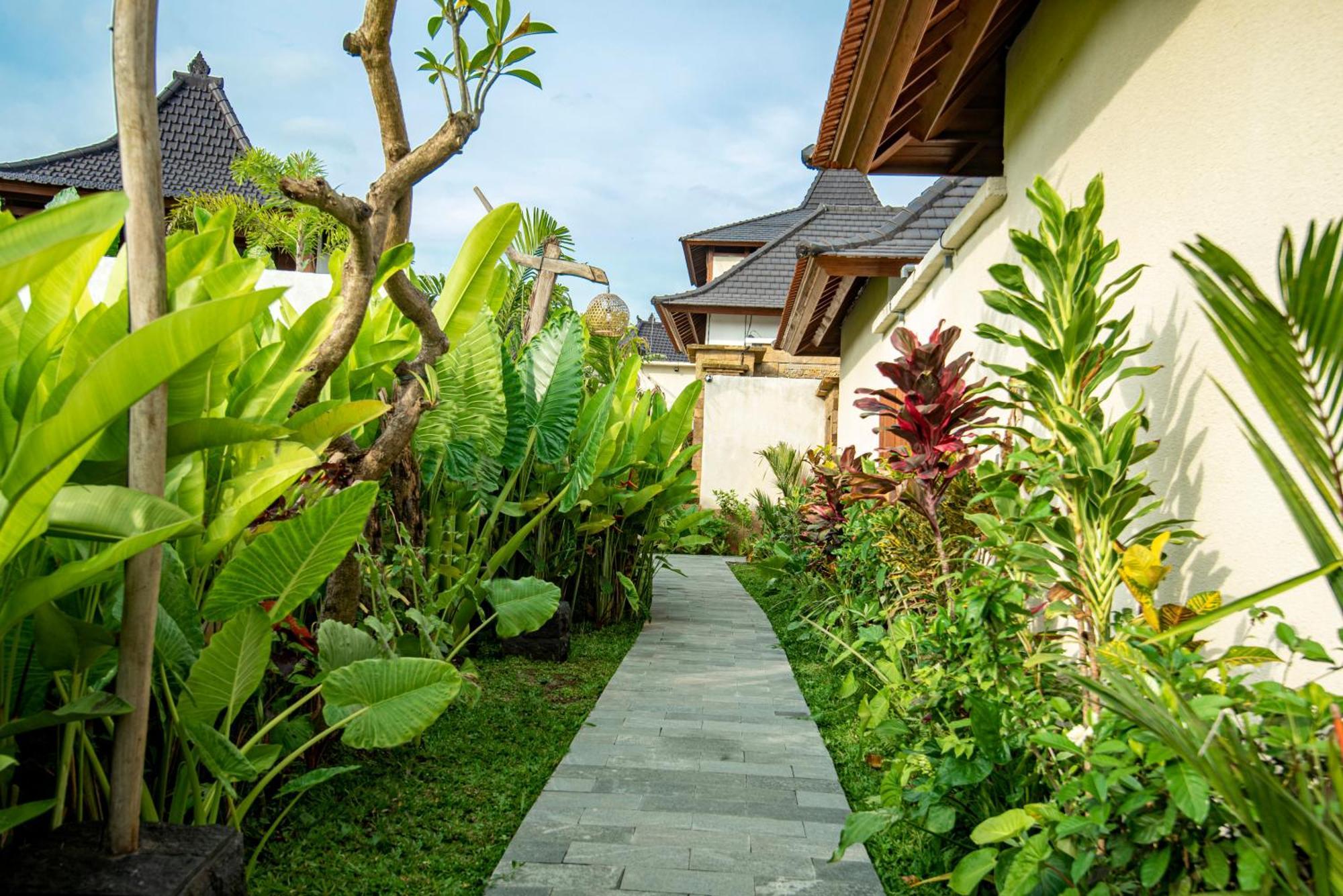 Dewi Kunti Villa تيغالالانغْ المظهر الخارجي الصورة