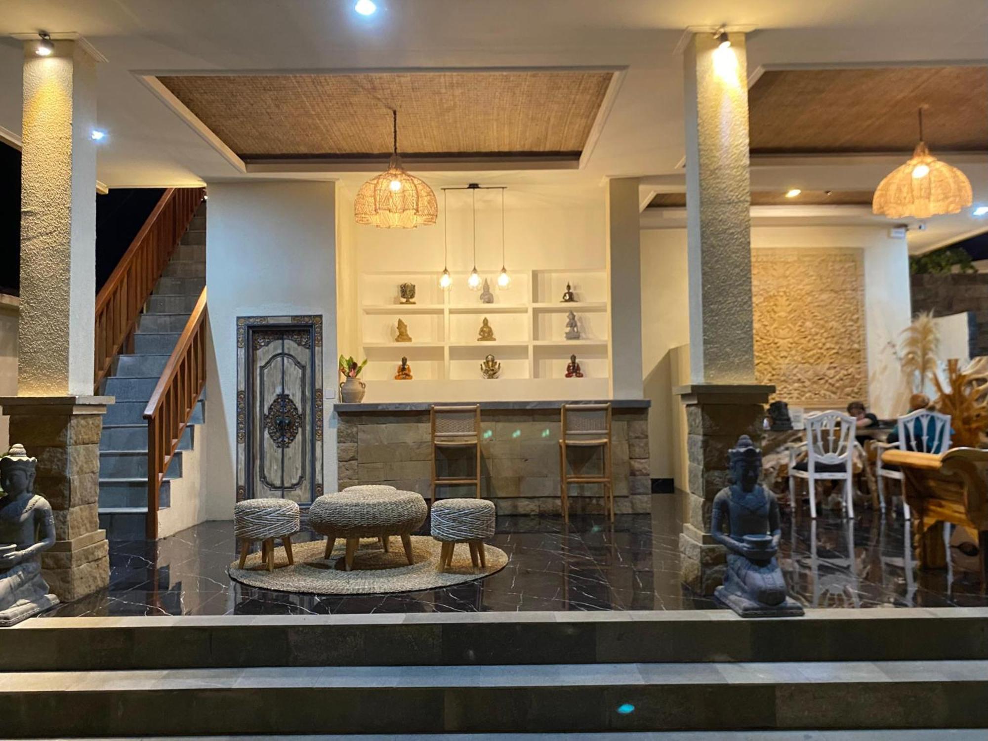 Dewi Kunti Villa تيغالالانغْ المظهر الخارجي الصورة