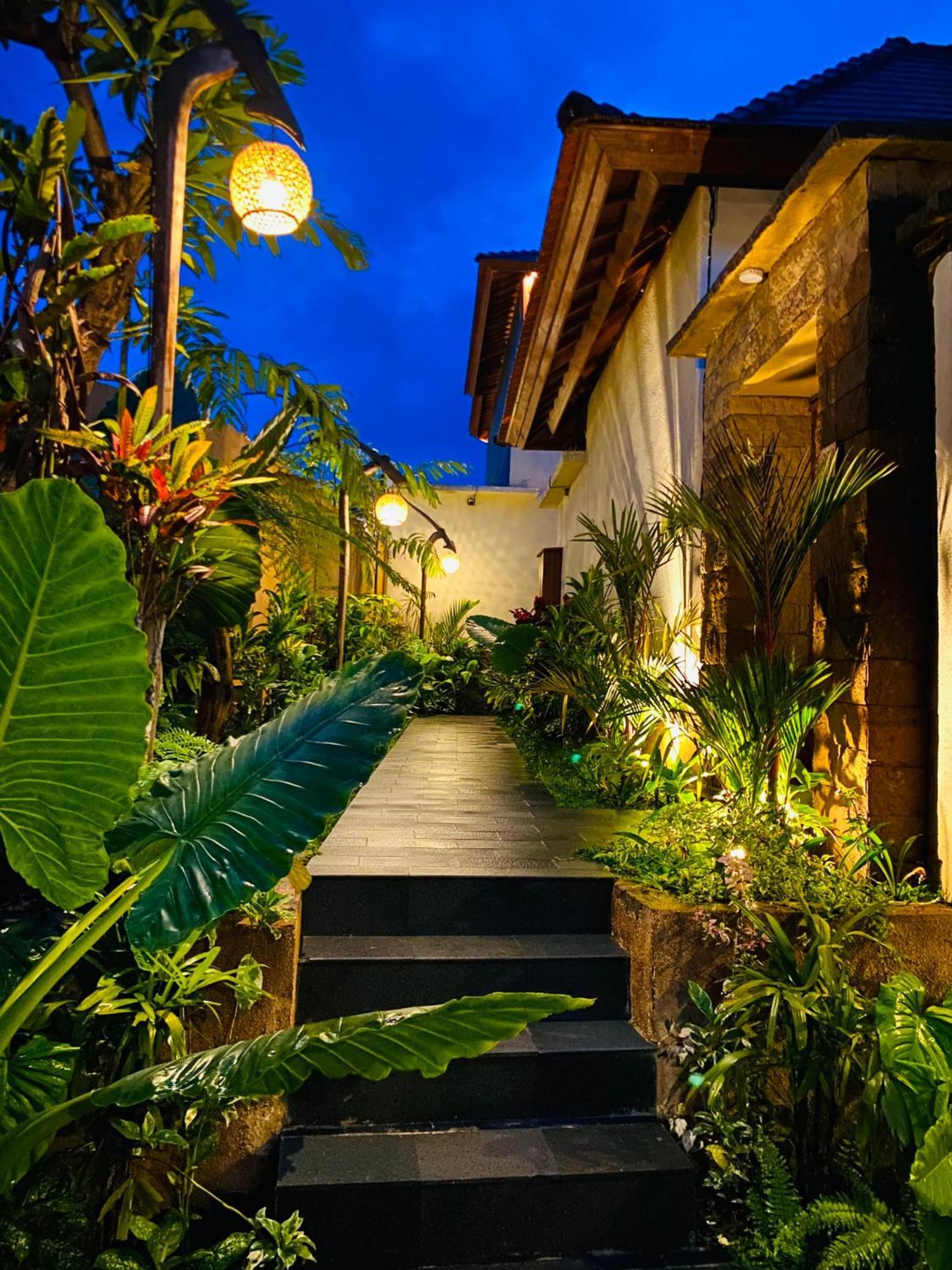 Dewi Kunti Villa تيغالالانغْ المظهر الخارجي الصورة