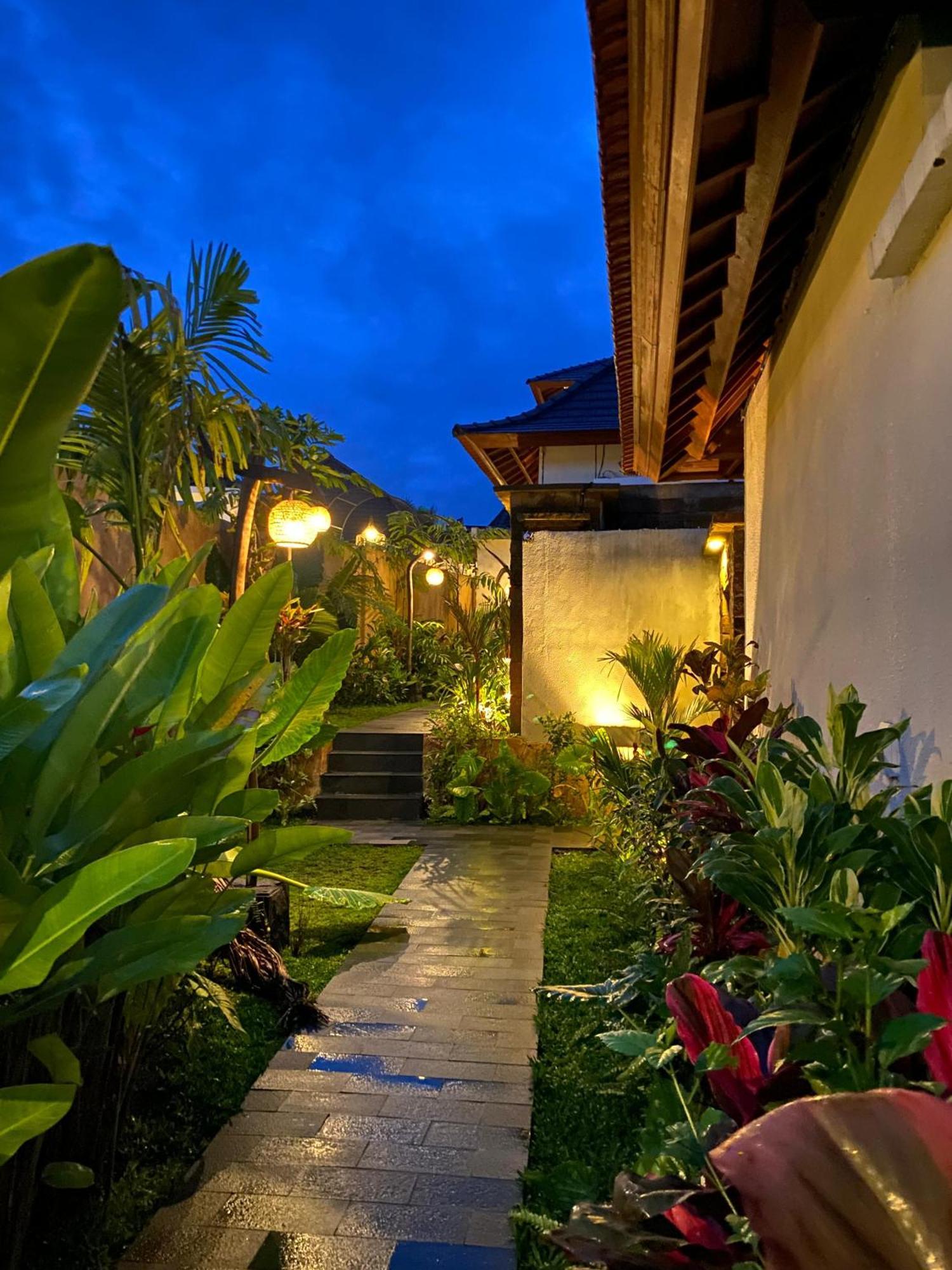 Dewi Kunti Villa تيغالالانغْ المظهر الخارجي الصورة